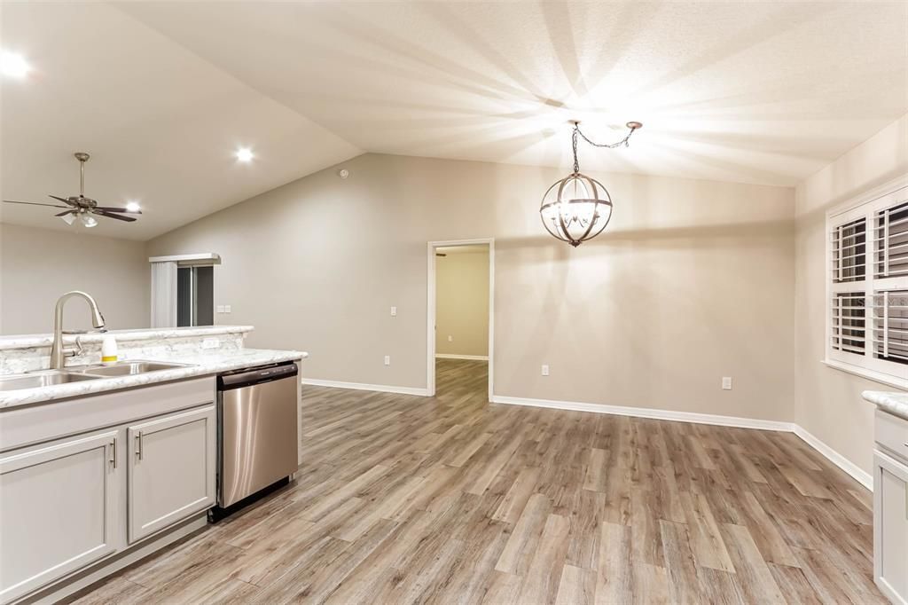 Active With Contract: $311,000 (3 beds, 2 baths, 1472 Square Feet)