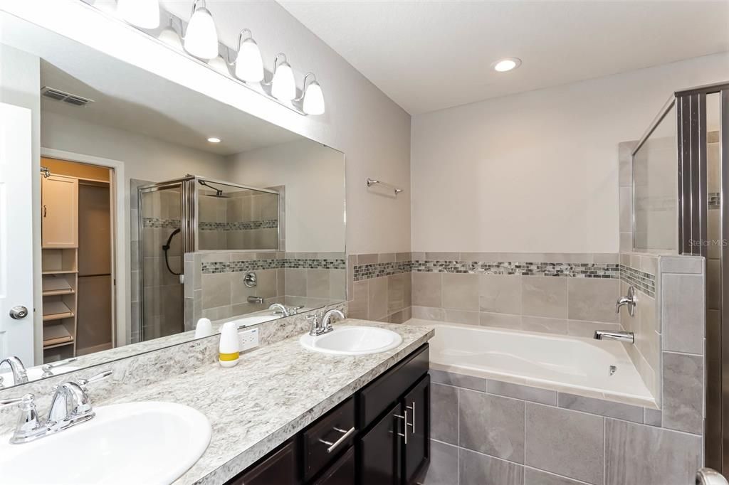 Active With Contract: $311,000 (3 beds, 2 baths, 1472 Square Feet)