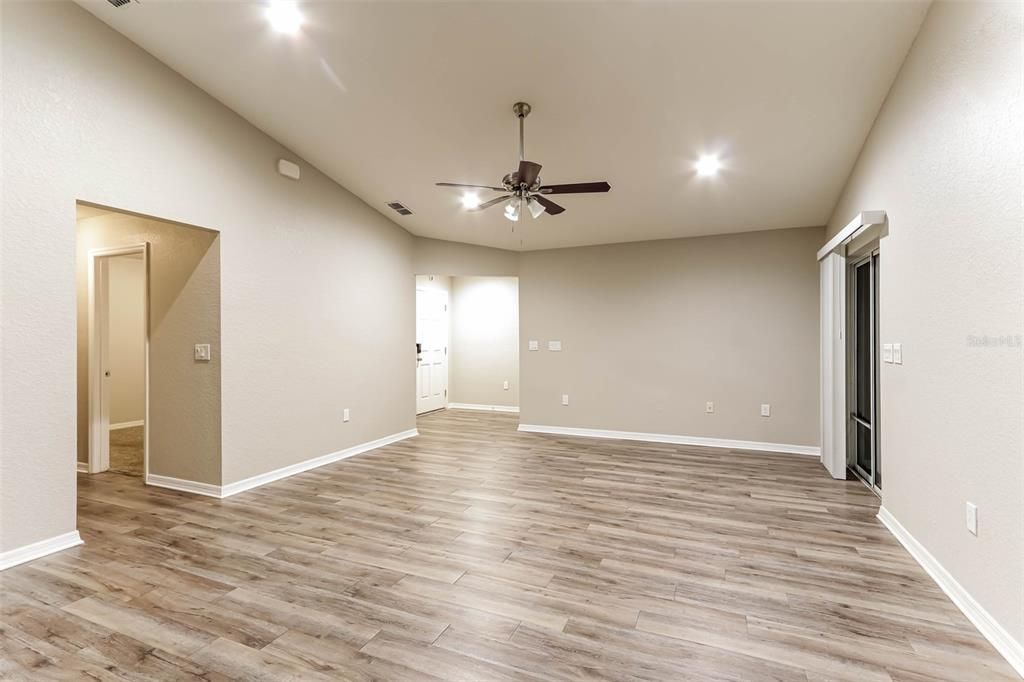 Active With Contract: $311,000 (3 beds, 2 baths, 1472 Square Feet)