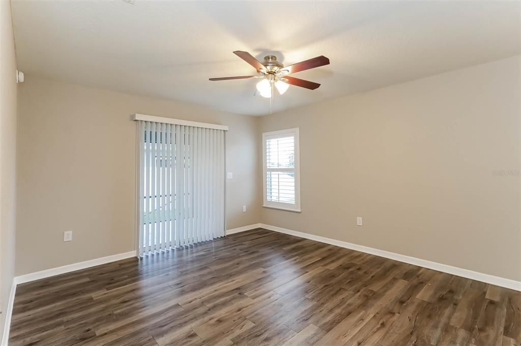 Active With Contract: $311,000 (3 beds, 2 baths, 1472 Square Feet)