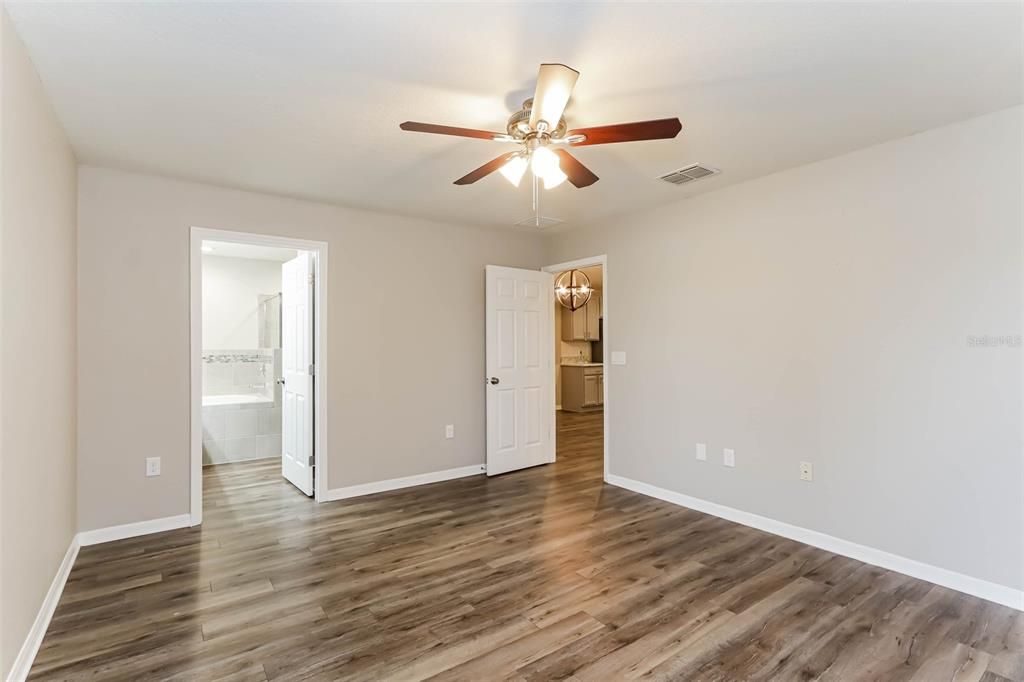 Active With Contract: $311,000 (3 beds, 2 baths, 1472 Square Feet)