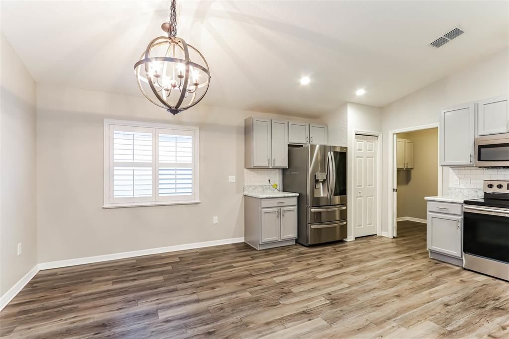 Active With Contract: $311,000 (3 beds, 2 baths, 1472 Square Feet)