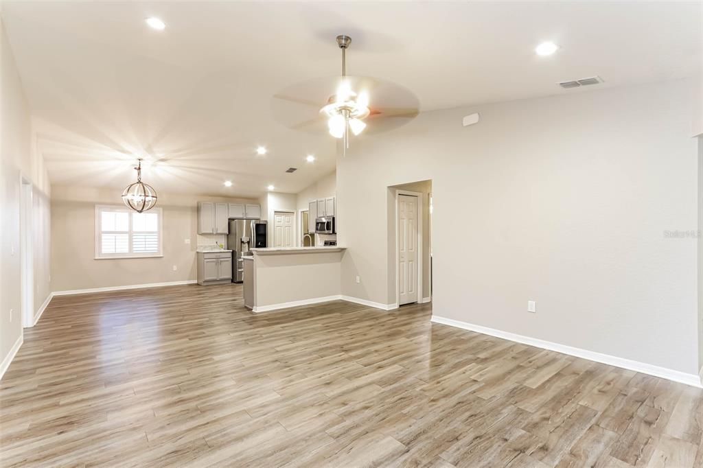 Active With Contract: $311,000 (3 beds, 2 baths, 1472 Square Feet)