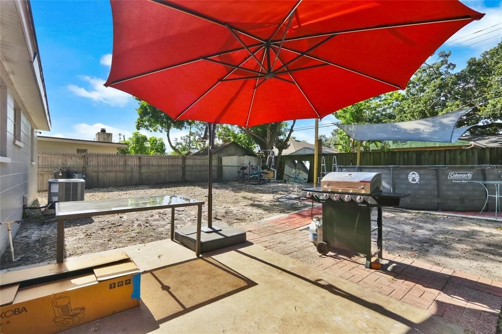 For Sale: $395,000 (4 beds, 2 baths, 1010 Square Feet)