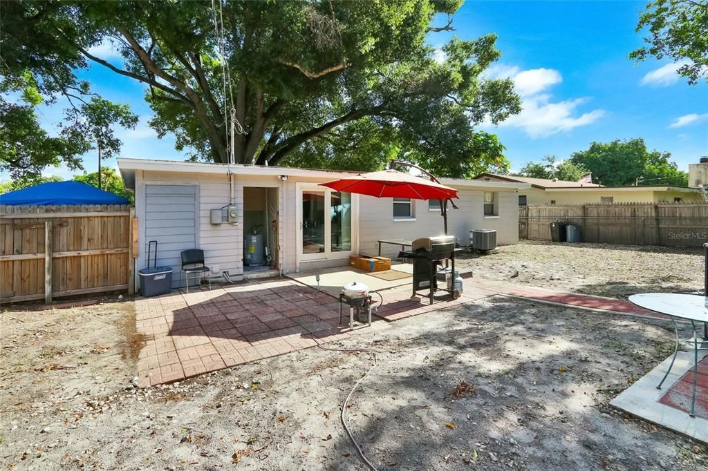 For Sale: $395,000 (4 beds, 2 baths, 1010 Square Feet)