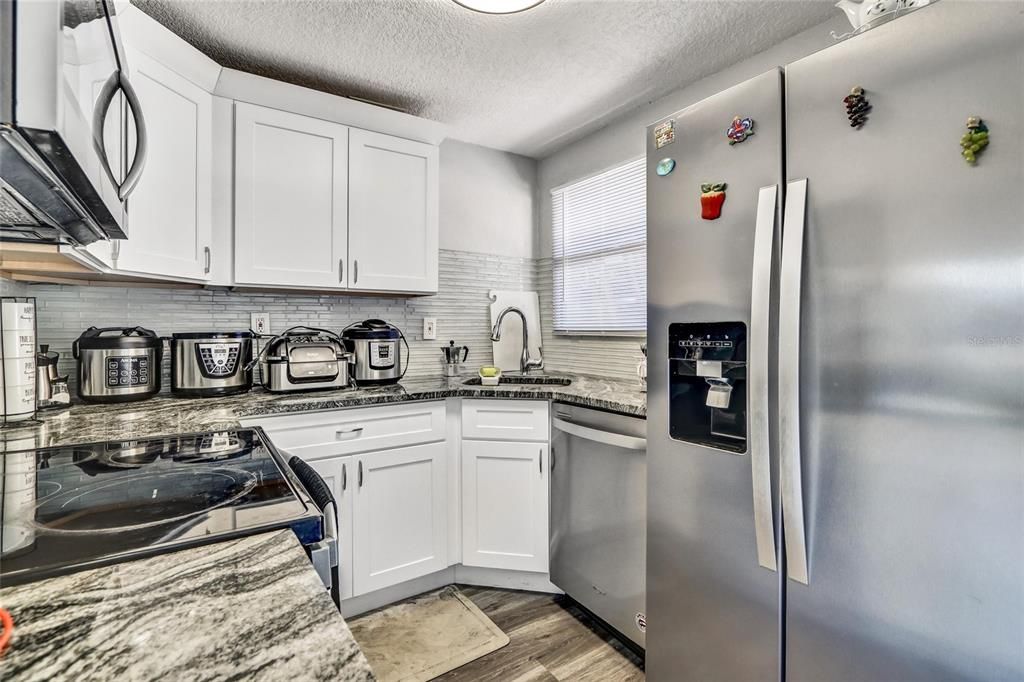 For Sale: $395,000 (4 beds, 2 baths, 1010 Square Feet)