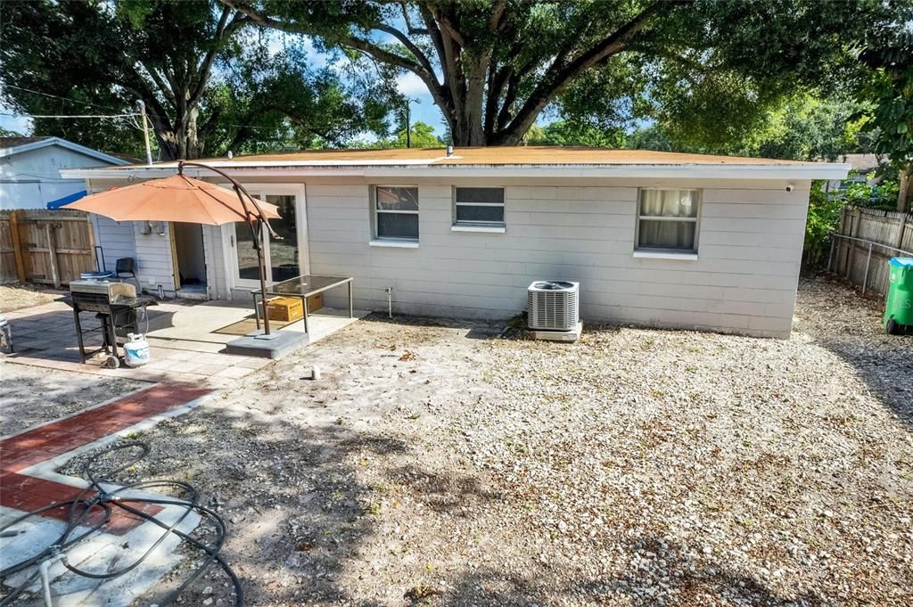 For Sale: $410,000 (4 beds, 2 baths, 1010 Square Feet)