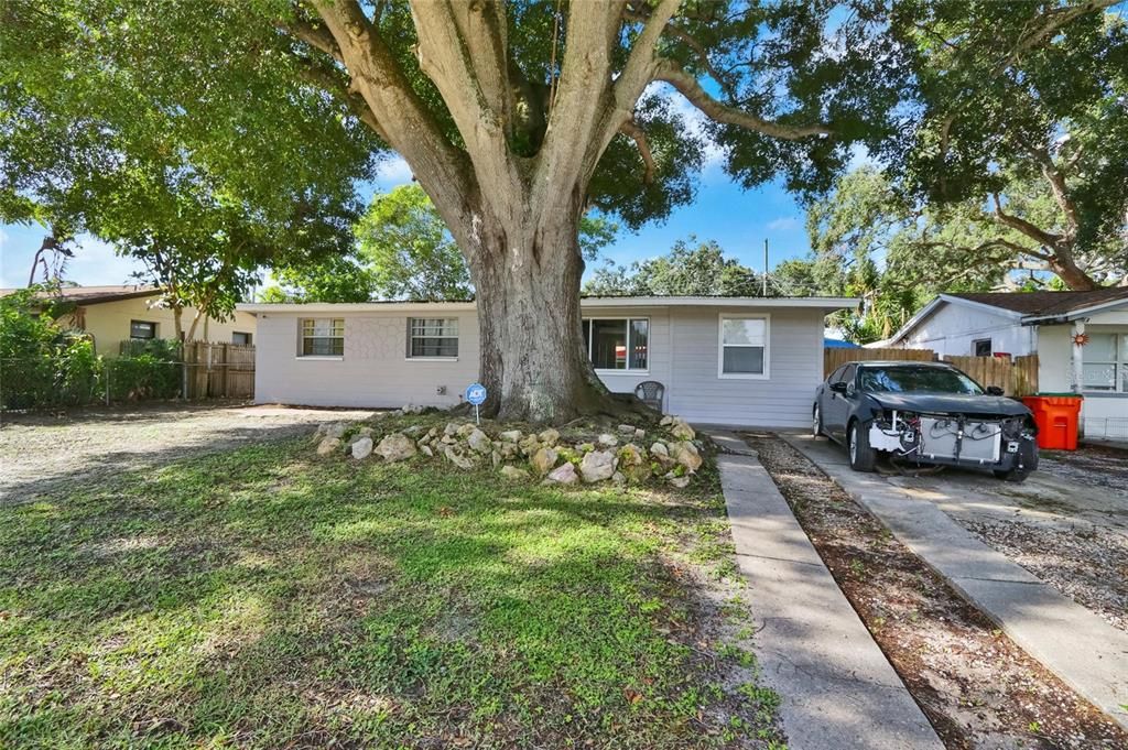 For Sale: $395,000 (4 beds, 2 baths, 1010 Square Feet)