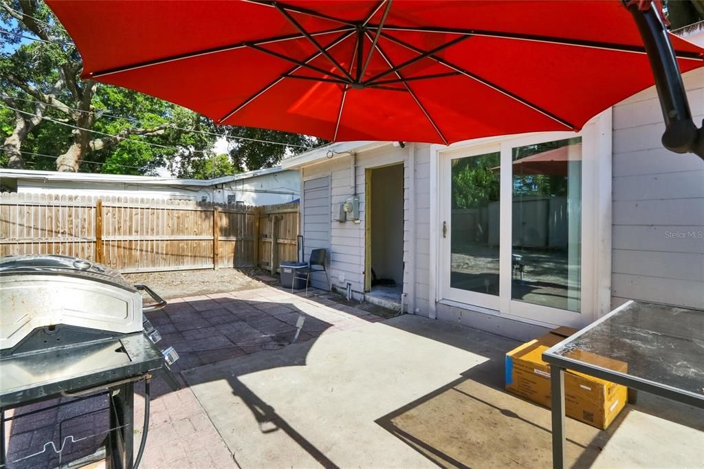 For Sale: $395,000 (4 beds, 2 baths, 1010 Square Feet)