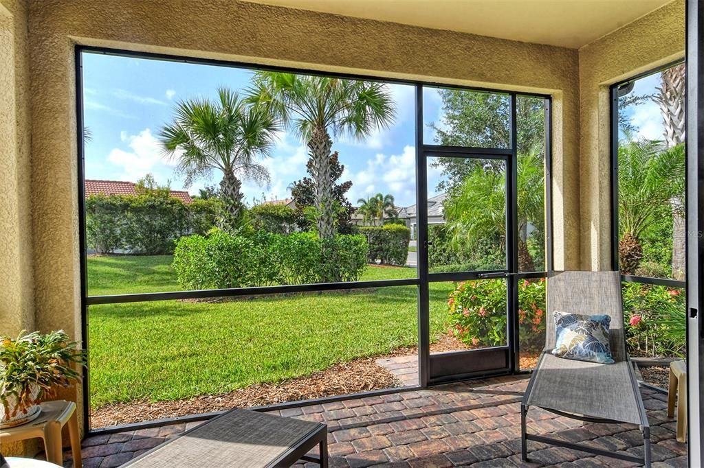 Beautful screened-in Lanai