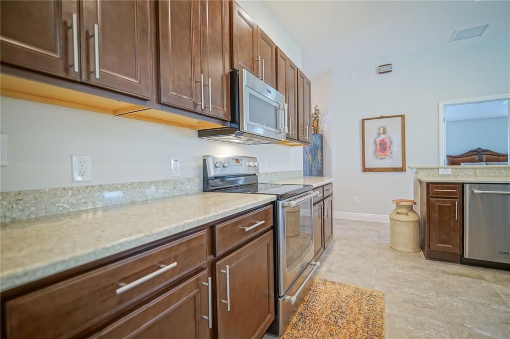 For Sale: $289,000 (2 beds, 2 baths, 1350 Square Feet)