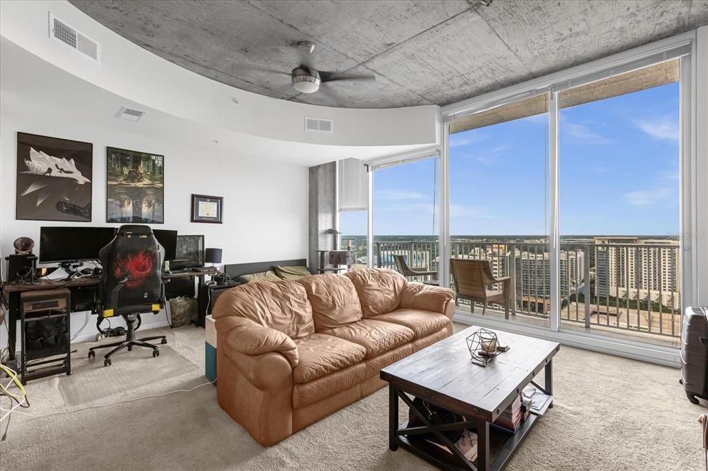 Active With Contract: $204,900 (1 beds, 1 baths, 615 Square Feet)