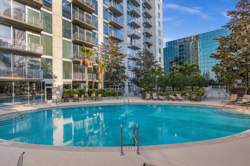 Active With Contract: $204,900 (1 beds, 1 baths, 615 Square Feet)