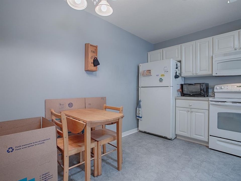 Active With Contract: $279,000 (2 beds, 2 baths, 1156 Square Feet)