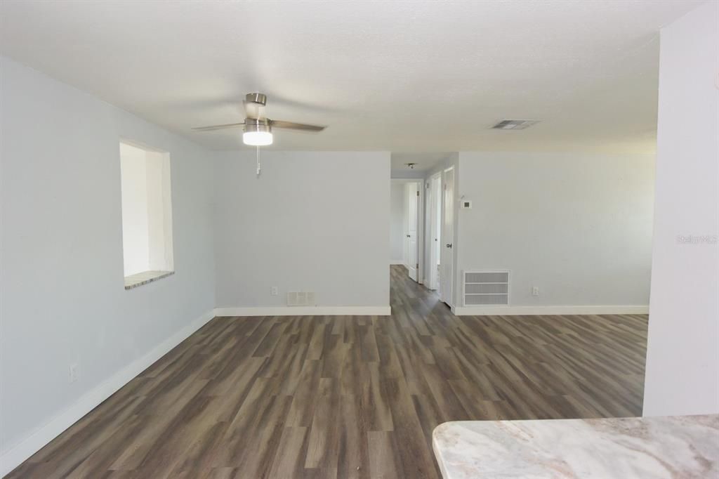 For Sale: $259,000 (2 beds, 1 baths, 936 Square Feet)