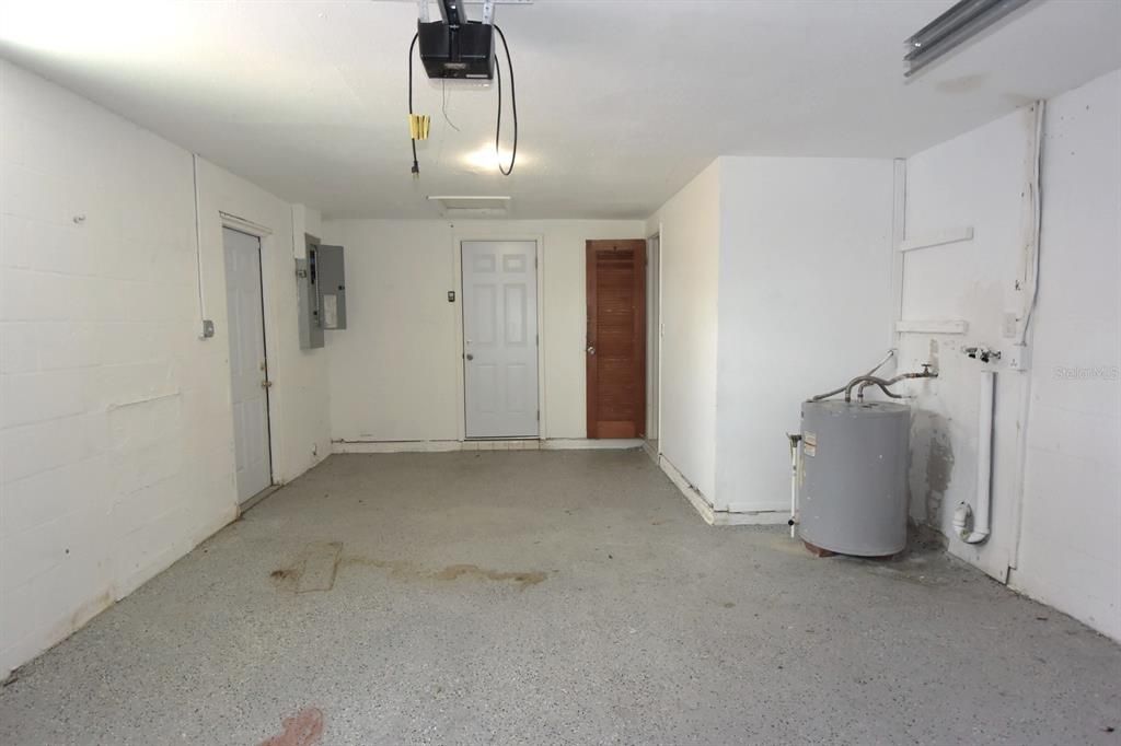 For Sale: $259,000 (2 beds, 1 baths, 936 Square Feet)