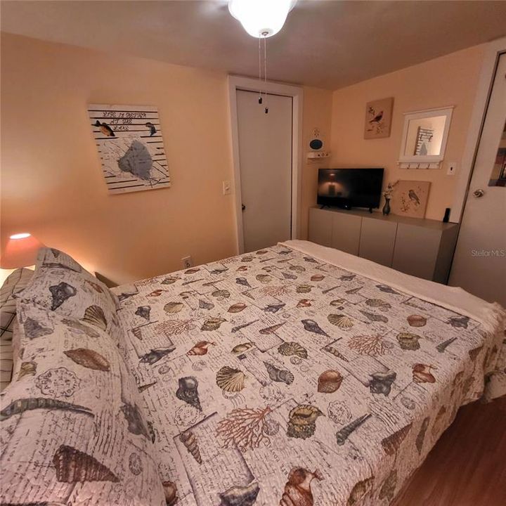 For Sale: $193,650 (2 beds, 1 baths, 1322 Square Feet)