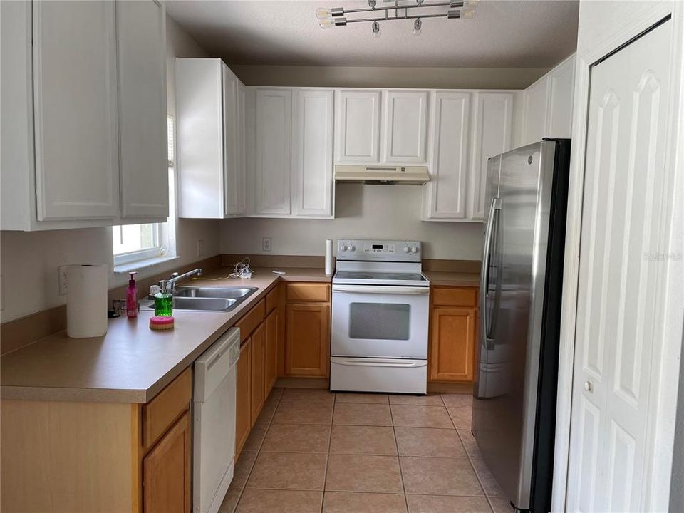 Active With Contract: $2,000 (2 beds, 2 baths, 1236 Square Feet)