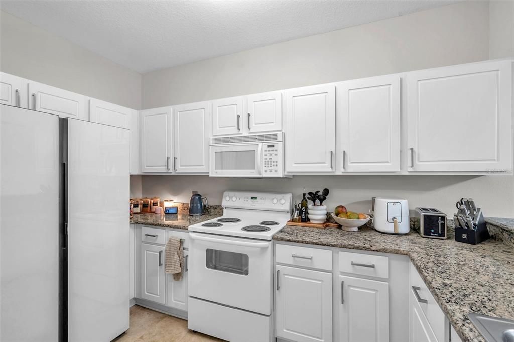 For Sale: $309,900 (2 beds, 2 baths, 972 Square Feet)