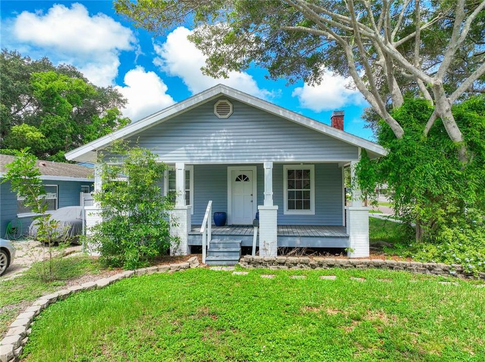 Recently Rented: $2,000 (2 beds, 1 baths, 936 Square Feet)