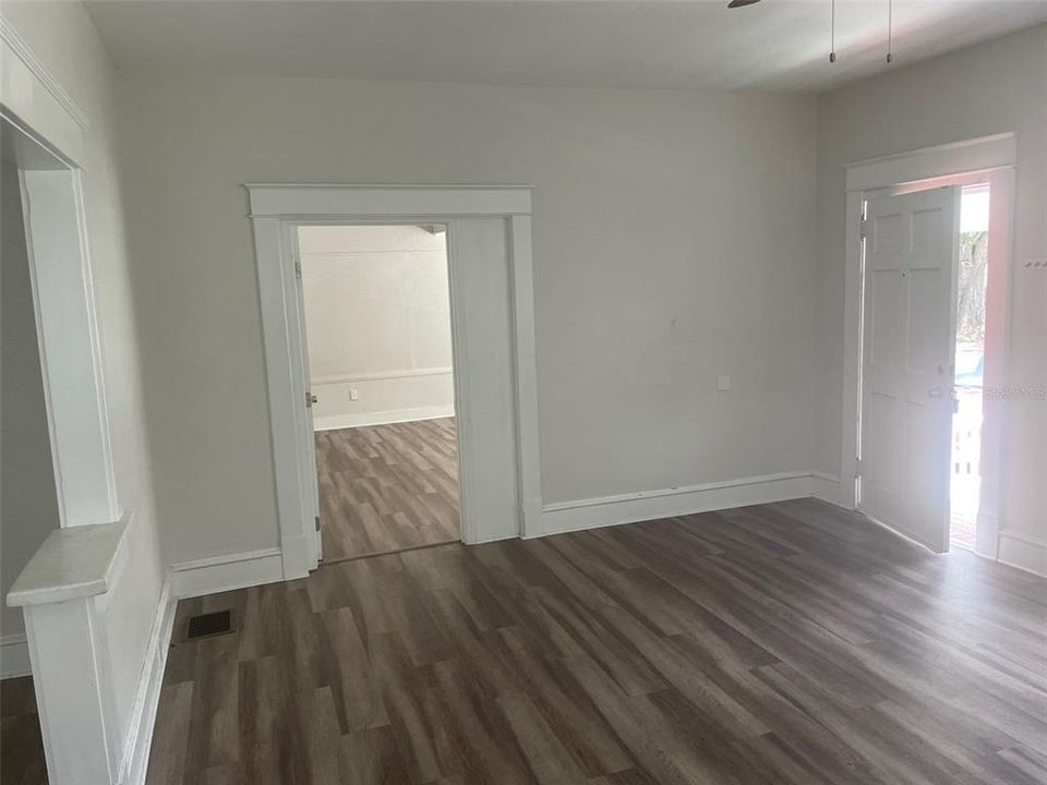 For Rent: $2,195 (4 beds, 2 baths, 2045 Square Feet)