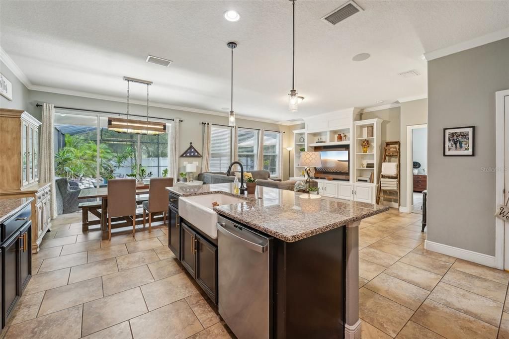 Active With Contract: $615,000 (4 beds, 3 baths, 2986 Square Feet)