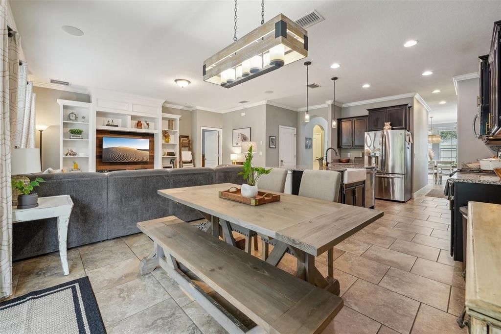 Active With Contract: $615,000 (4 beds, 3 baths, 2986 Square Feet)