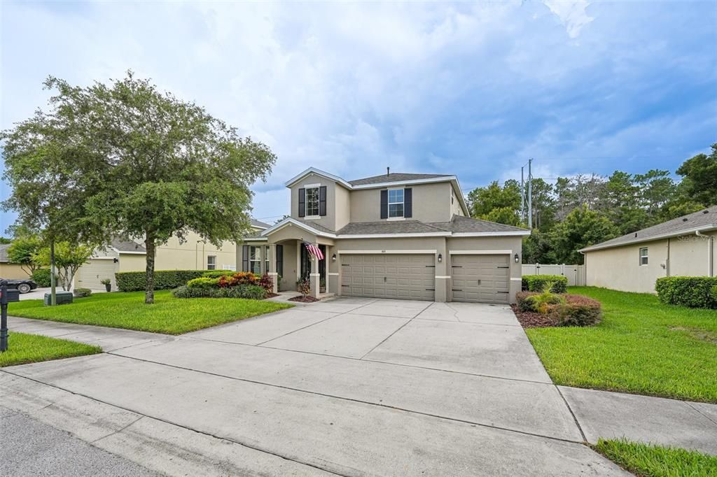 Active With Contract: $615,000 (4 beds, 3 baths, 2986 Square Feet)