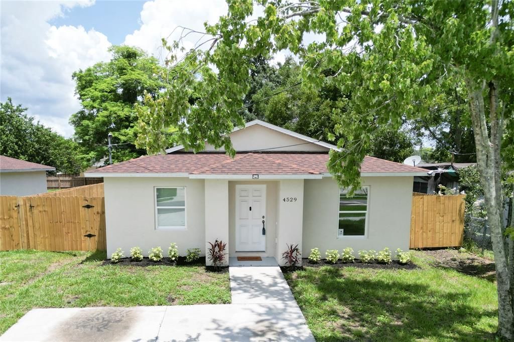 Active With Contract: $289,000 (3 beds, 2 baths, 1189 Square Feet)