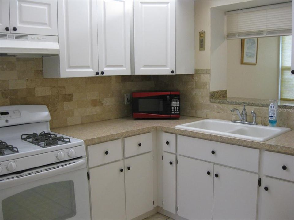 For Sale: $147,500 (2 beds, 1 baths, 710 Square Feet)