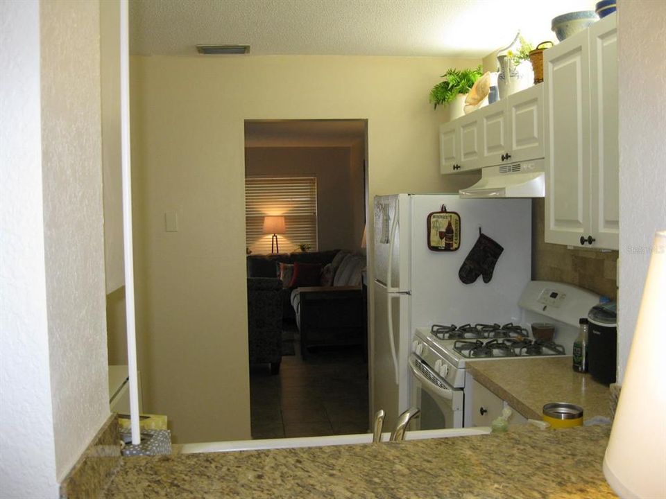 For Sale: $147,500 (2 beds, 1 baths, 710 Square Feet)