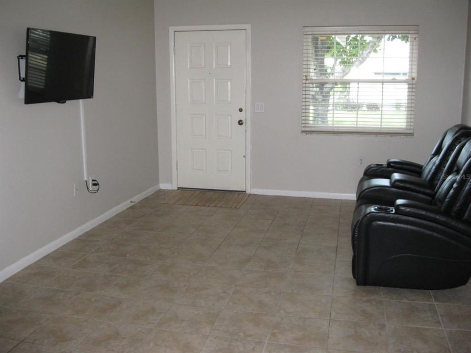 For Sale: $147,500 (2 beds, 1 baths, 710 Square Feet)