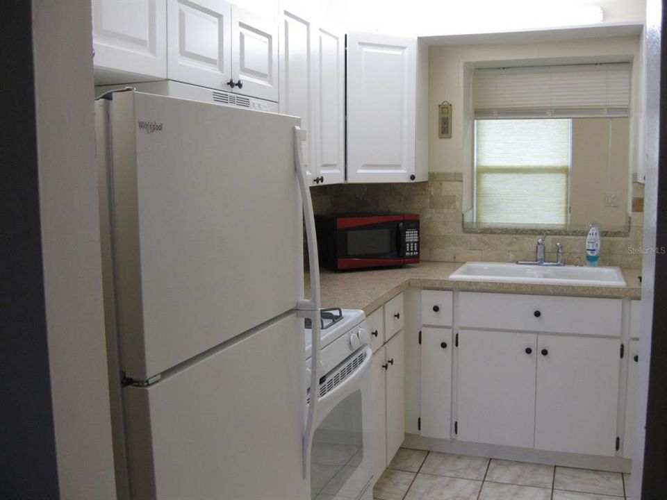 For Sale: $147,500 (2 beds, 1 baths, 710 Square Feet)