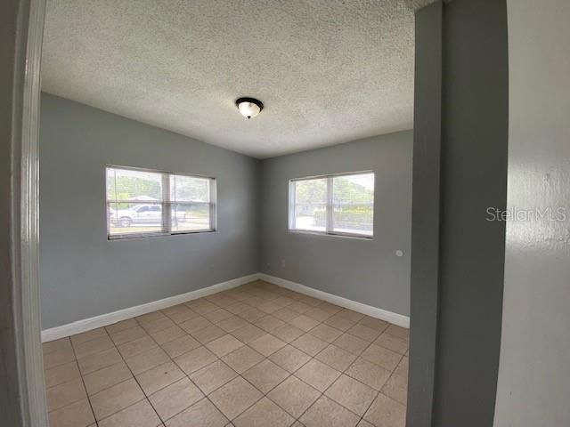 Active With Contract: $1,850 (3 beds, 1 baths, 1030 Square Feet)