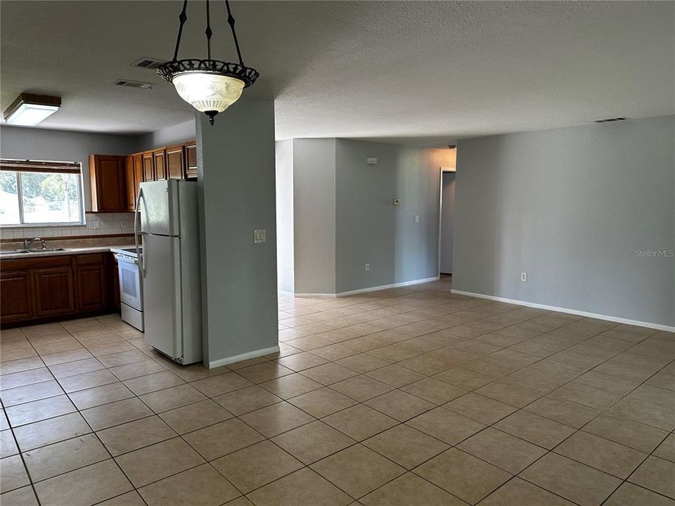 For Rent: $1,900 (2 beds, 2 baths, 1980 Square Feet)