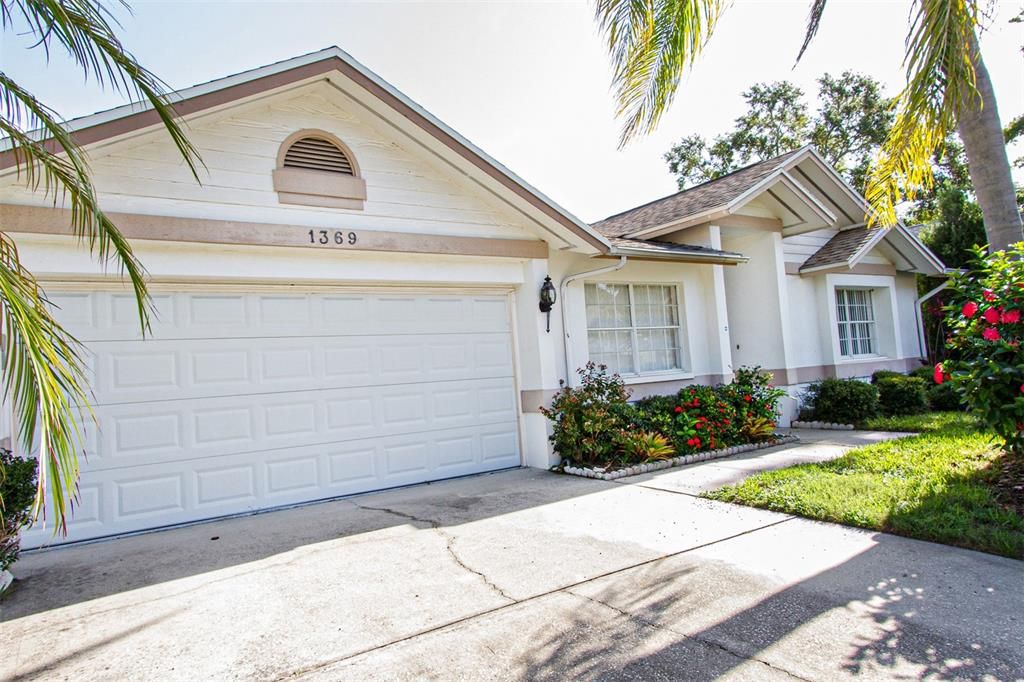 Active With Contract: $549,900 (3 beds, 2 baths, 2042 Square Feet)