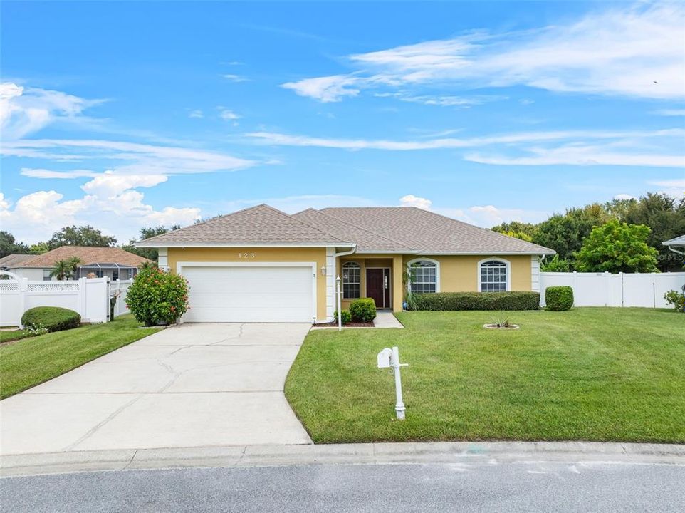 For Sale: $430,000 (3 beds, 2 baths, 1919 Square Feet)