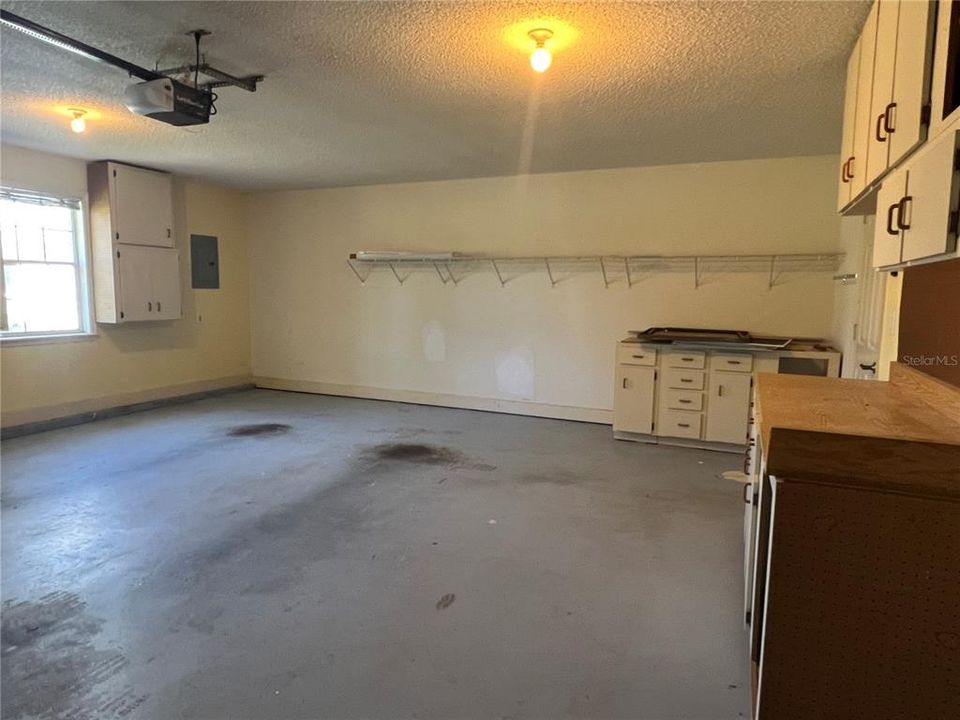 For Rent: $2,149 (3 beds, 2 baths, 1959 Square Feet)