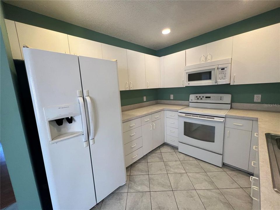 For Rent: $2,149 (3 beds, 2 baths, 1959 Square Feet)