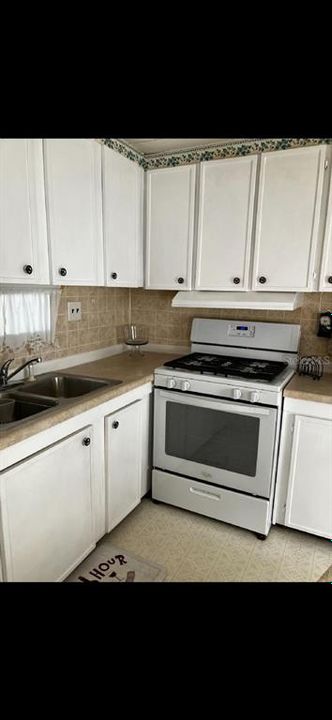 Active With Contract: $79,000 (3 beds, 1 baths, 672 Square Feet)