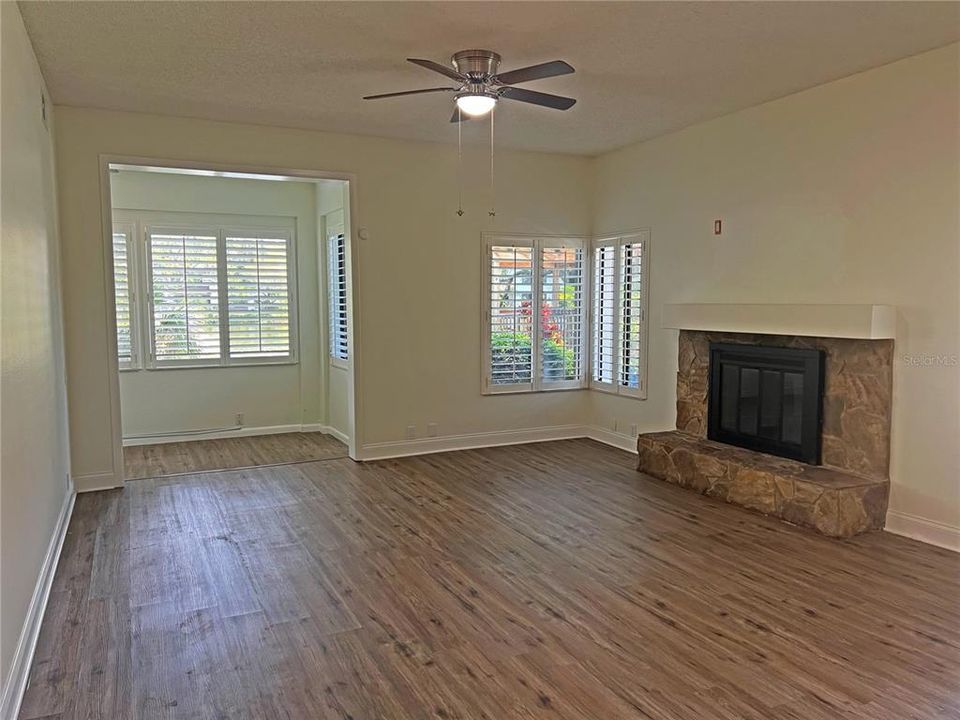 For Sale: $349,000 (2 beds, 2 baths, 1311 Square Feet)