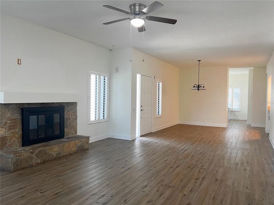 For Sale: $349,000 (2 beds, 2 baths, 1311 Square Feet)