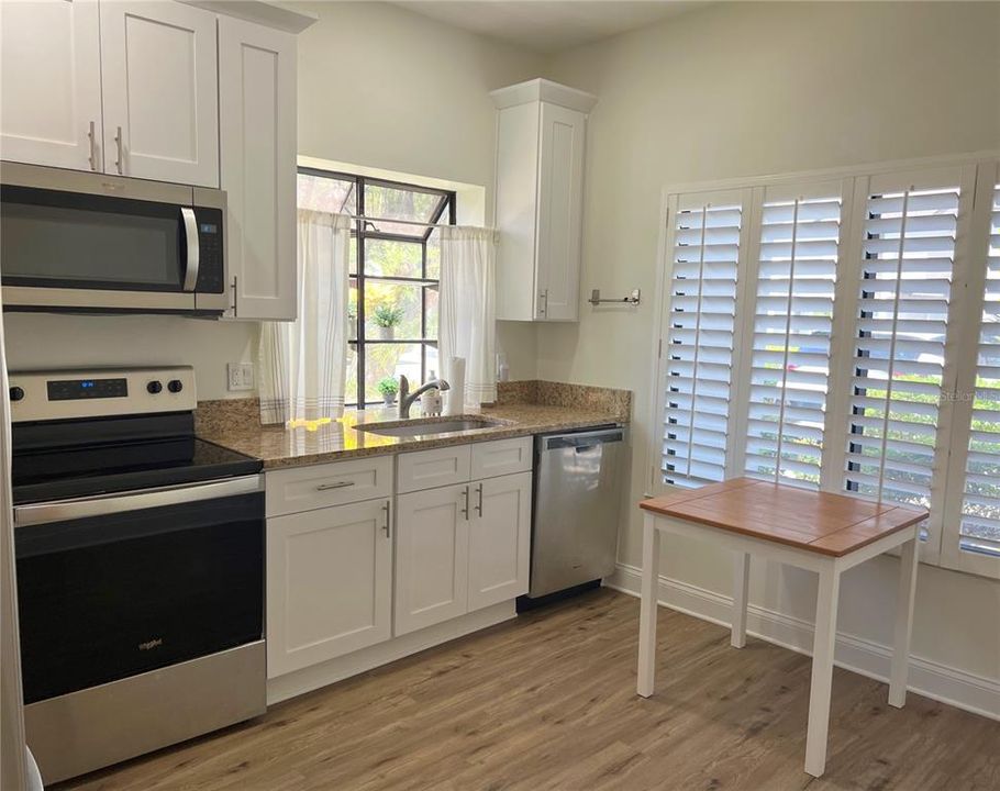 For Sale: $349,000 (2 beds, 2 baths, 1311 Square Feet)