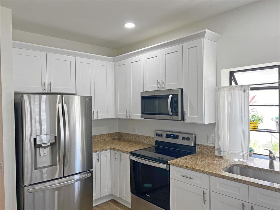 For Sale: $349,000 (2 beds, 2 baths, 1311 Square Feet)