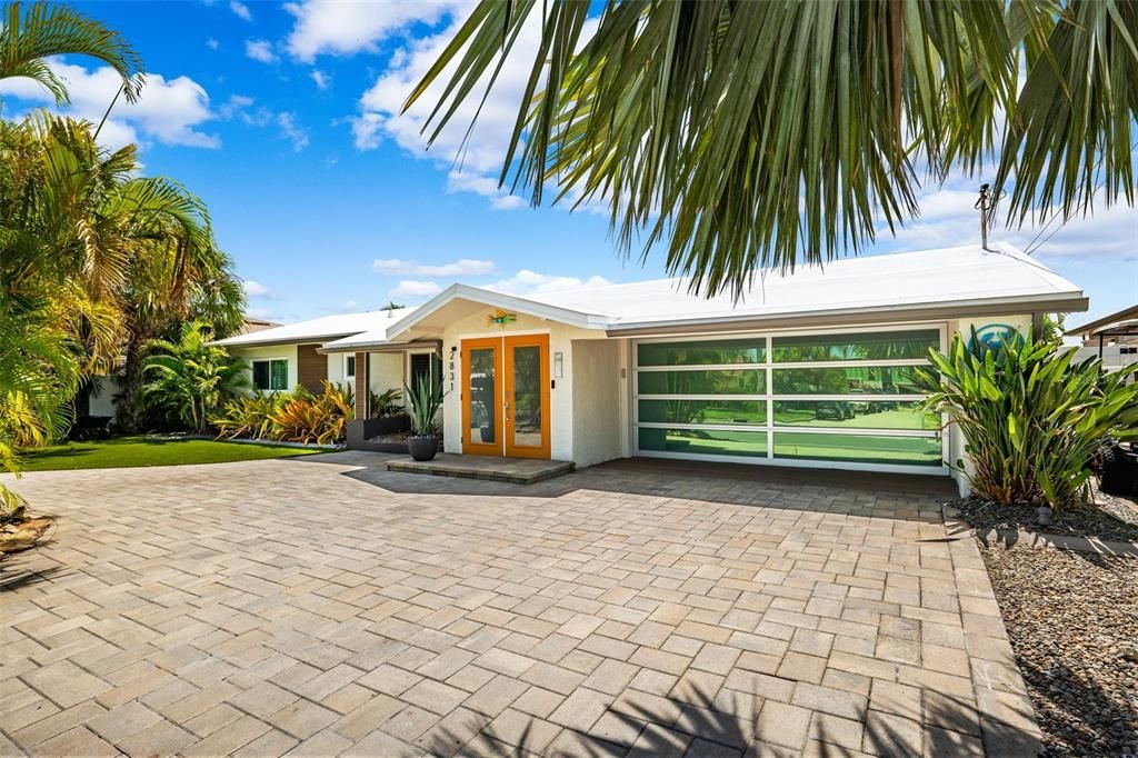 Recently Sold: $2,200,000 (3 beds, 3 baths, 2166 Square Feet)