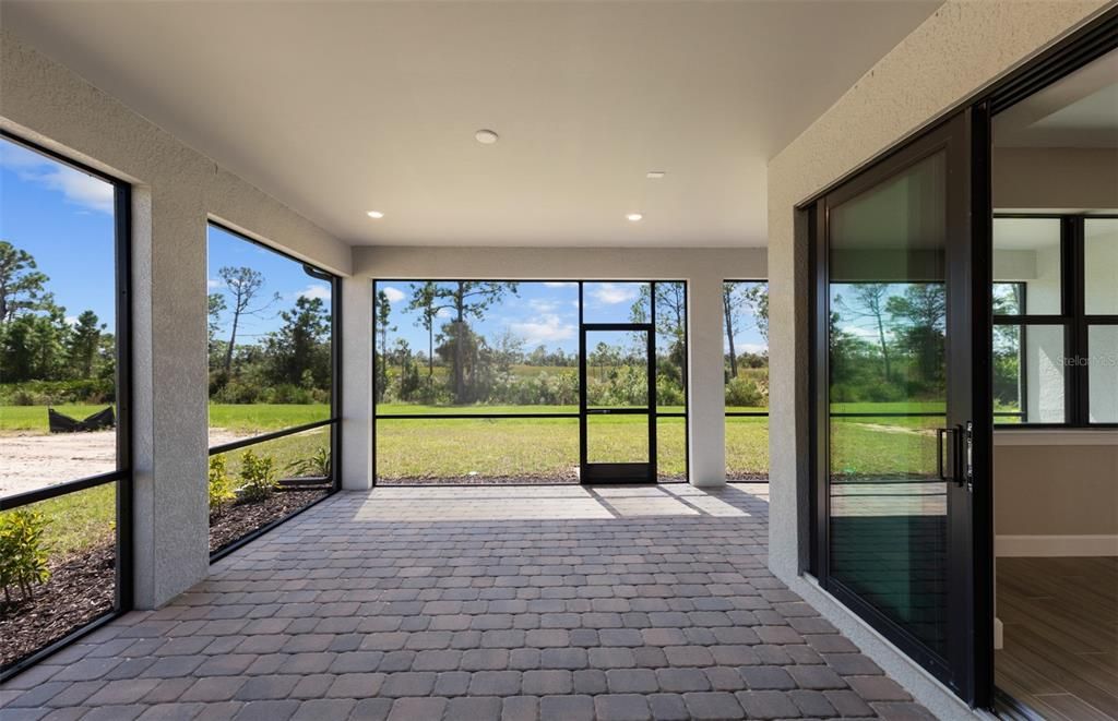 Extended covered lanai with zero-corner slider