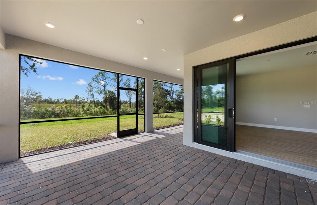 Extended covered lanai with zero-corner slider