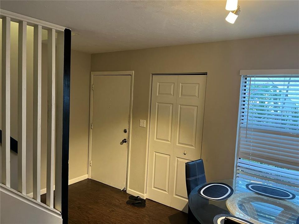 Active With Contract: $184,900 (2 beds, 1 baths, 1052 Square Feet)