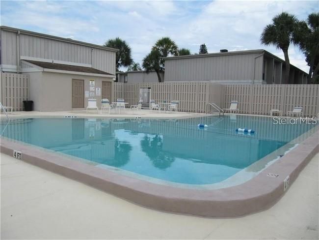 Active With Contract: $184,900 (2 beds, 1 baths, 1052 Square Feet)