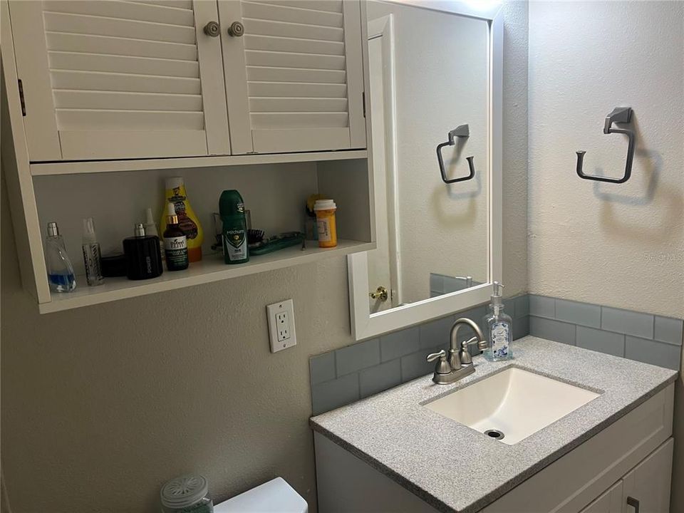 Active With Contract: $184,900 (2 beds, 1 baths, 1052 Square Feet)